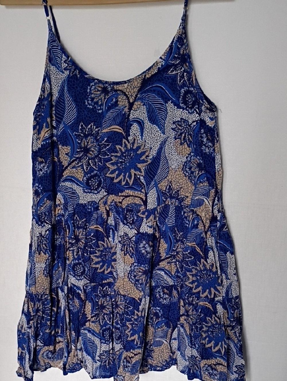 Velvet By Graham & Spencer Mini Dress Blue and Beige Floral Sleeveless Size M - Picture 3 of 11